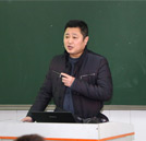 校长走进新生课堂 谈技能论素养促新生认知发展