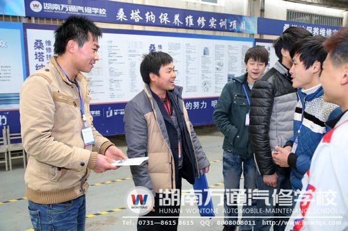 廖老师对待新生十分细心