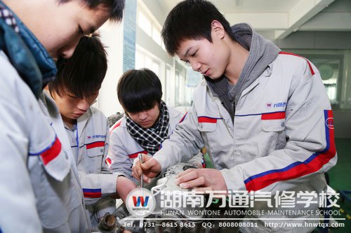 成为“镀金蓝领”的原因，就是学校传授的扎实技能