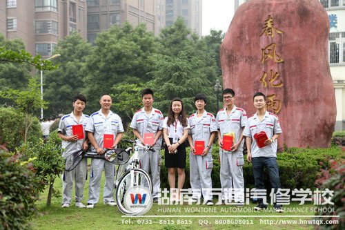 六位获奖同学与老师合影