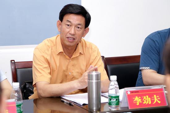李劲夫出席指导湖南万通汽修学校党支部专题民主生活会