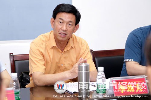 李劲夫副厅长在会上发表讲话