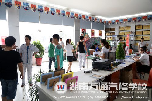 火热的报名现场