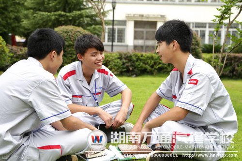 三人行必有我师也，在一起互相讨论学习知识