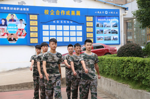 新生军训进行时，我们很珍惜这种时光