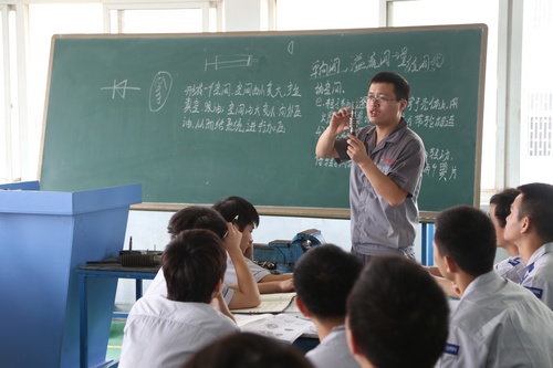 初中毕业学汽修怎么样？