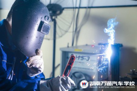 短期学什么技术发展好、工资高？焊接！