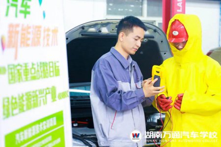 纯电/混合动力汽车多久更换电池？