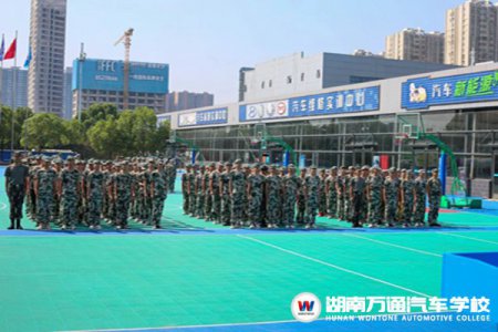 超燃时刻！军训汇演展风采，这届新生太太太飒啦！