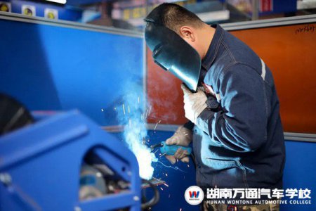 湖南汽车技工学校_汽车维修_汽车学校新闻