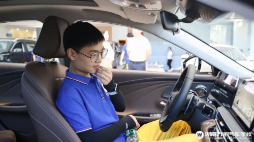 湖南汽车技工学校_汽车维修_汽车学校新闻