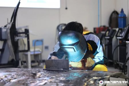 湖南汽车技工学校_汽车维修_汽车学校新闻