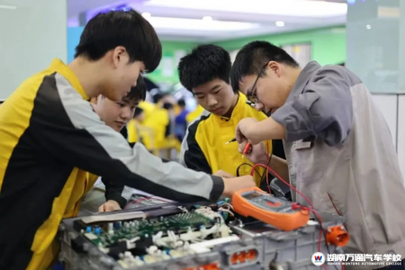 湖南汽车技工学校_汽车维修_汽车学校新闻
