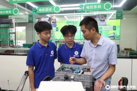 湖南汽车技工学校_汽车维修_汽车学校新闻