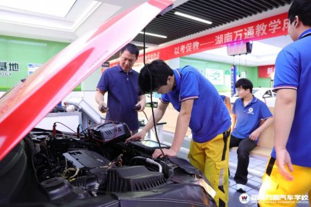 湖南汽车技工学校_汽车维修_汽车学校新闻