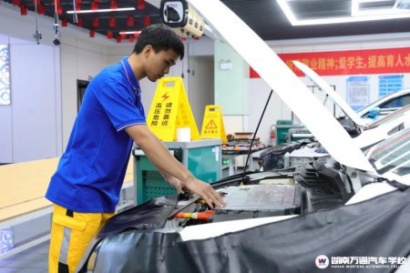 湖南汽车技工学校_汽车维修_汽车学校新闻