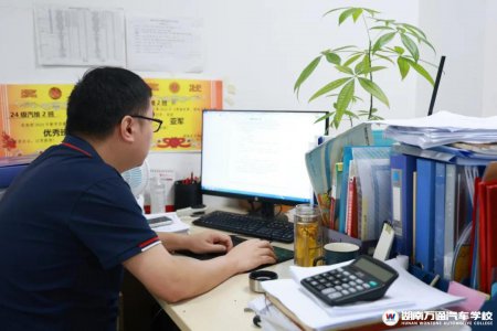 匠心师者系列—张季老师|在湖南万通任教十年,他只做一件事:教好每一个学生